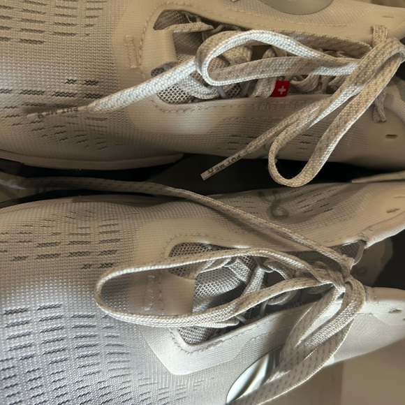 ON CLOUD RUNNING SHOES - Picture 5 of 6